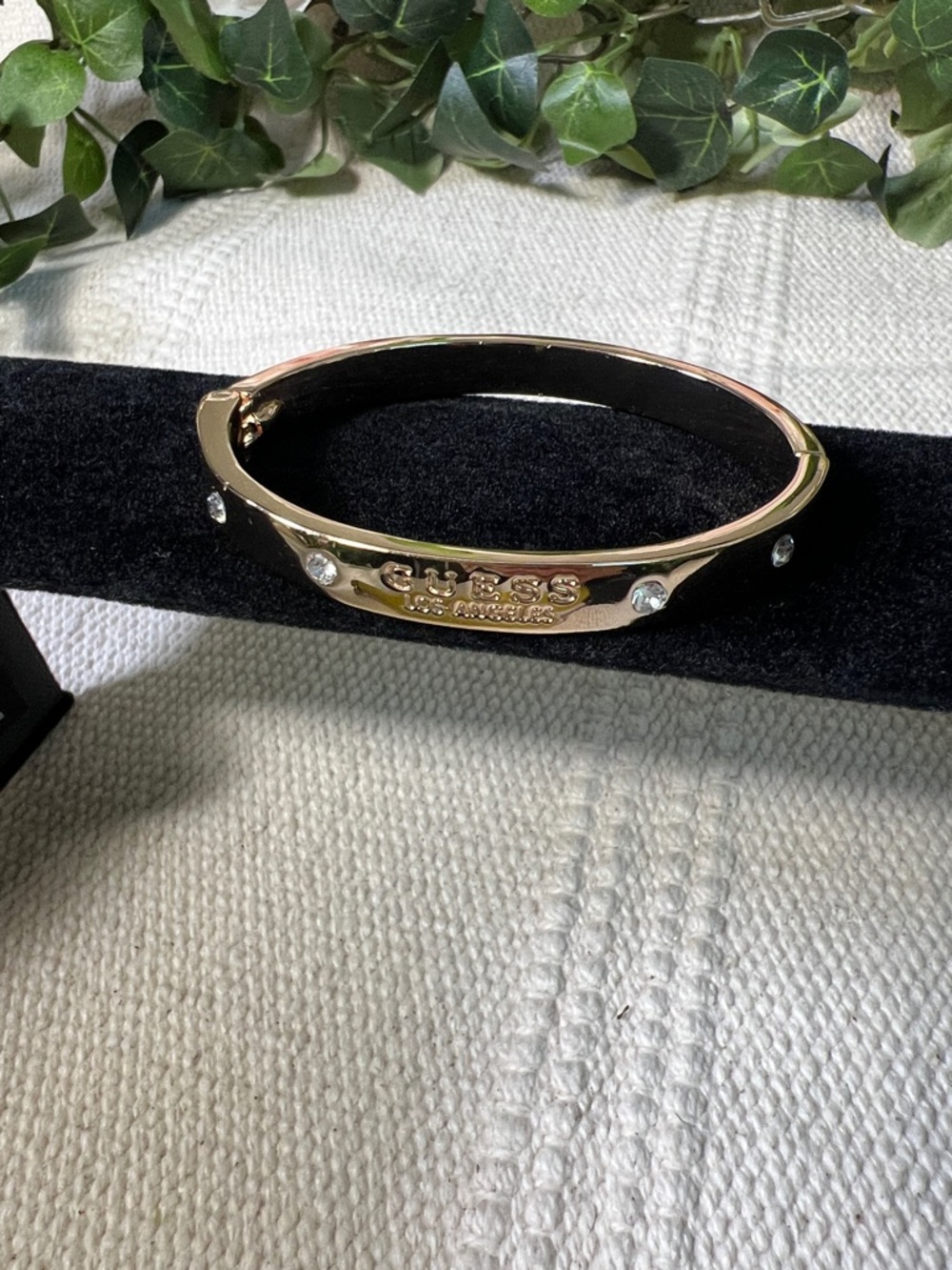 🌟GUESS  Gold tone Crystal-Accent Hinged Bangle Bracelet